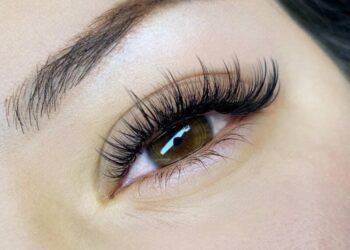 Наиболее популярные техники наращивания ресниц: какую использовать