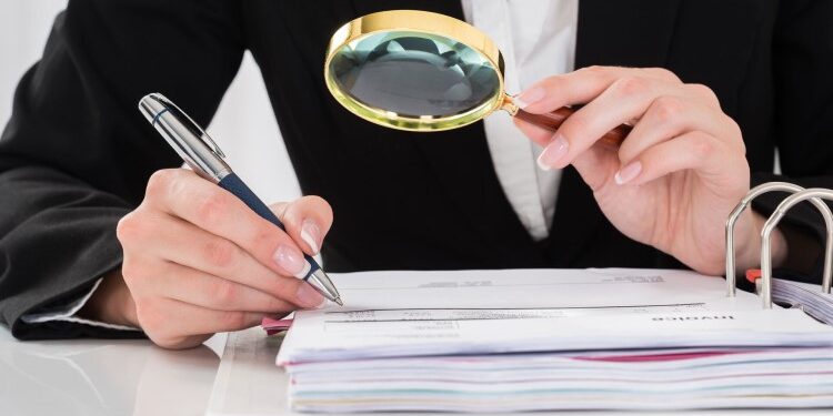 Особенности сверки документов: что представляет собой процесс апостиля