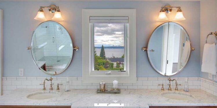Тонкости и нюансы подбора зеркала в ванную комнату