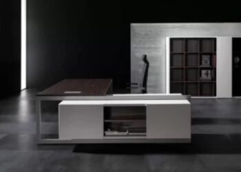 Выбираем качественный стол для руководителя: каким он должен быть