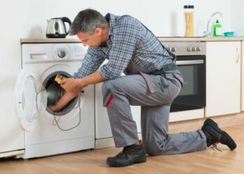 Как действовать, если стиральная машина бьет током: полезные советы