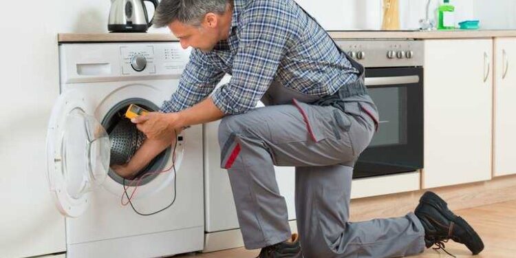Как действовать, если стиральная машина бьет током: полезные советы