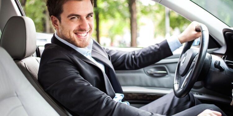 О приобретении каких вещей обязательно должен позаботиться автомобилист