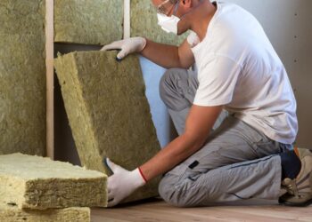 Основні правила роботи з мінеральною ватою: що треба знати