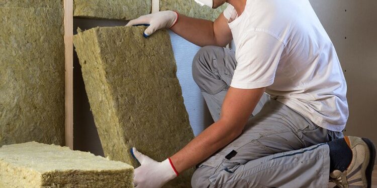 Основні правила роботи з мінеральною ватою: що треба знати