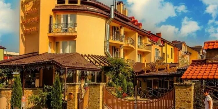 Що варто знати про готель “Дворик Лева”: його особливості та переваги