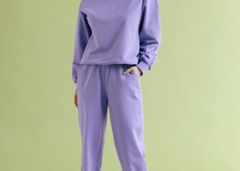 Актуальные модели женских спортивных костюмов и полезные советы по их выбору