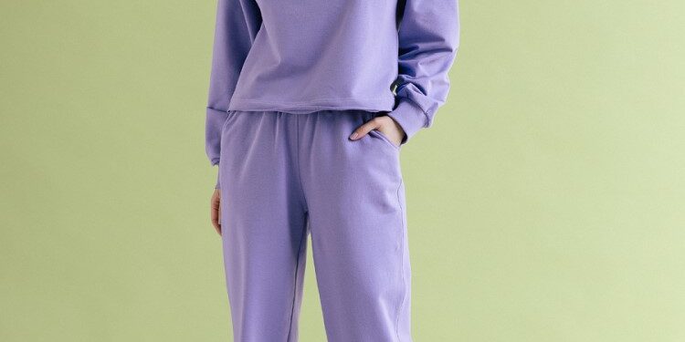 Актуальные модели женских спортивных костюмов и полезные советы по их выбору