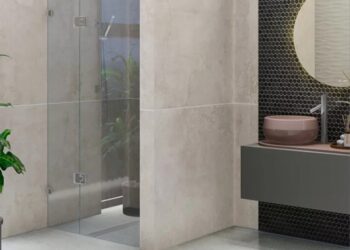 Как установить стеклянную перегородку для душа: пошаговая инструкция