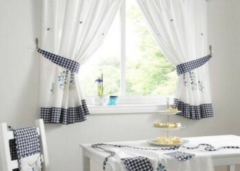 На что обратить внимание при выбору кухонных штор: полезные советы