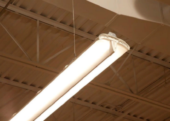 Підвісні промислові світильники: різновиди та поради щодо вибору