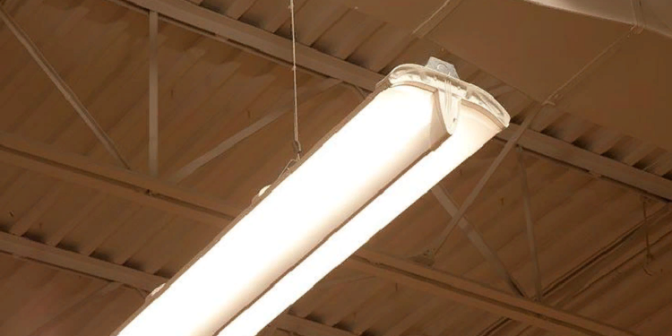 Підвісні промислові світильники: різновиди та поради щодо вибору