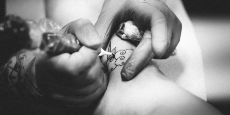 Татуировка и медицинские аспекты: что нужно знать о здоровье кожи