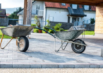 Асфальт или тротуарная плитка — что выбрать