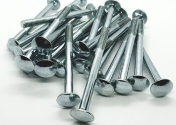 Болт Din607: Надійний елемент меблевої конструкції з напівкруглою головкою та вусом