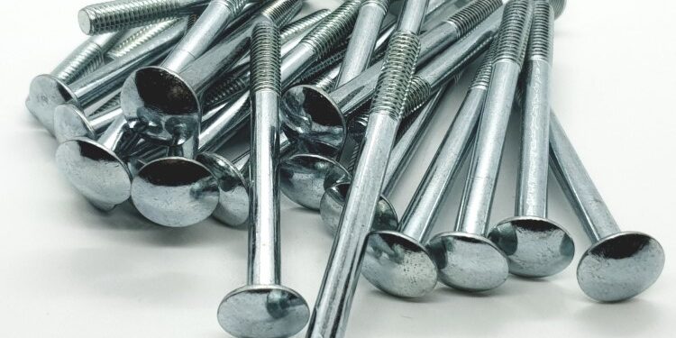 Болт Din607: Надійний елемент меблевої конструкції з напівкруглою головкою та вусом