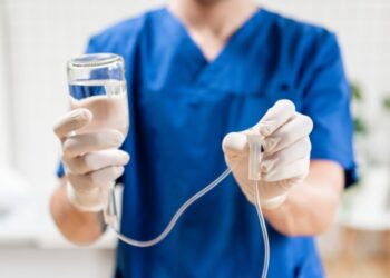 Как вывести человека из запоя: перечень наиболее эффективных методов