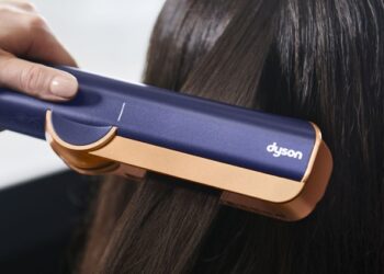 Главные особенности и преимущества утюжков для волос от Dyson