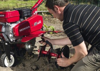 Как осуществляется замена запчастей на мотоблоке: основные правила