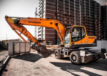 Преимущества колесных экскаваторов и основные сферы их применения