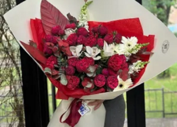 Букет із яких квітів стане ідеальним подарунком для мами