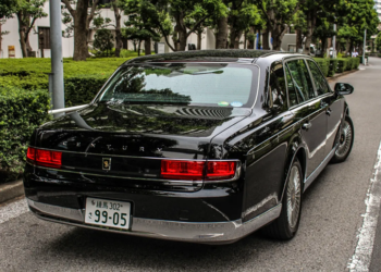 Японский лимузин Toyota Century: достоинства и описание