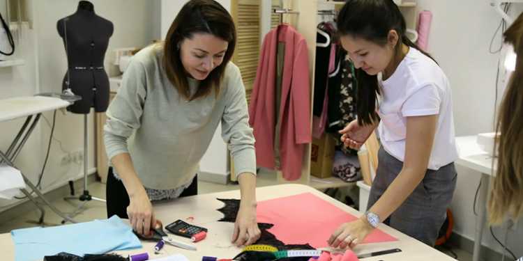 Курсы кройки и шитья: достоинства и обязанности