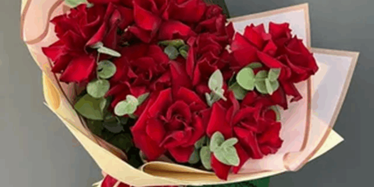 Букет из роз: как правильно оформить и главные достоинства