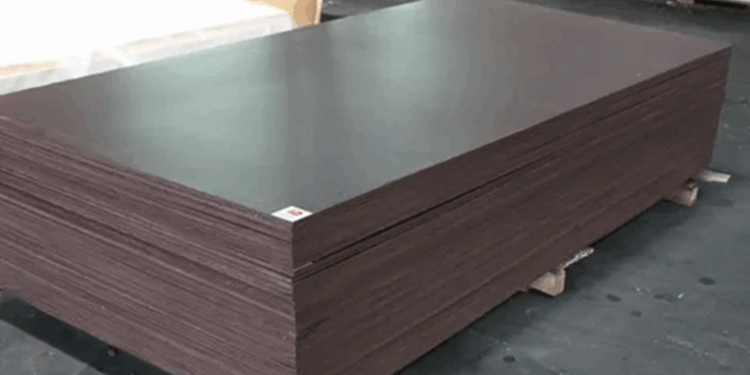 Как и где применяется ламинированная фанера в строительстве