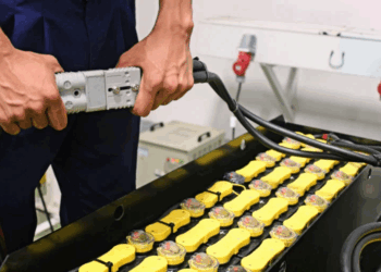 Этапы выполнения ремонта аккумуляторов для складской техники