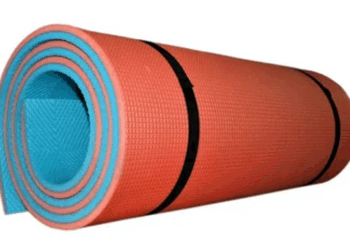 Як обрати туристичні килимки та основні різновиди