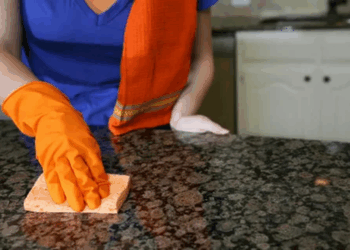 Столешница из кварцевого камня: достоинства, уход и установка