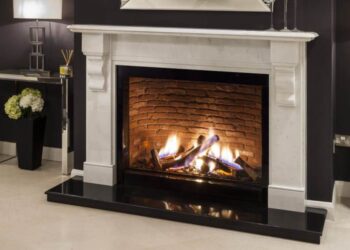 Дров’яні каміни для заміських будинків, особливості монтажу та вентиляції