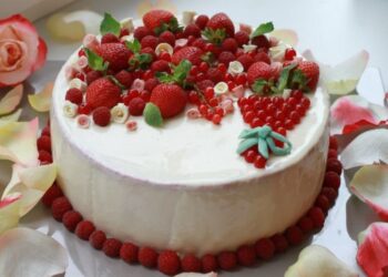 Индивидуальные торты на заказ: вкусные шедевры для любого торжества