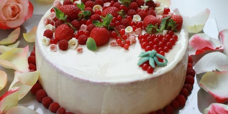 Индивидуальные торты на заказ: вкусные шедевры для любого торжества