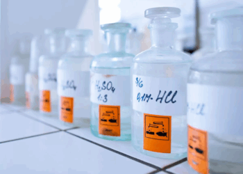 Как химические реагенты поддерживают качество и производительность производственных процессов