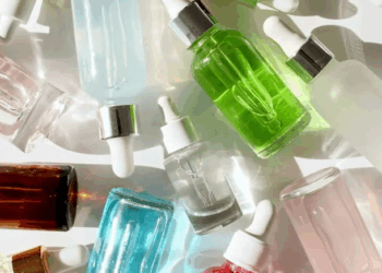 Разнообразие стеклянных флаконов для косметики и советы по их выбору