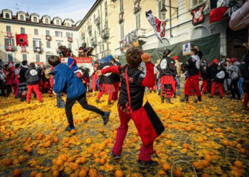Карнавал в Ивреа и его яркое празднование апельсинов