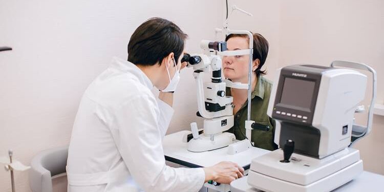 Время действовать: профилактика зрения после 40 и обязательные обследования в офтальмологической клинике
