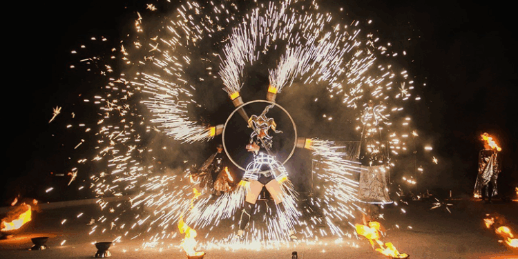 Создание пиротехнического шоу и выбор хлопушек