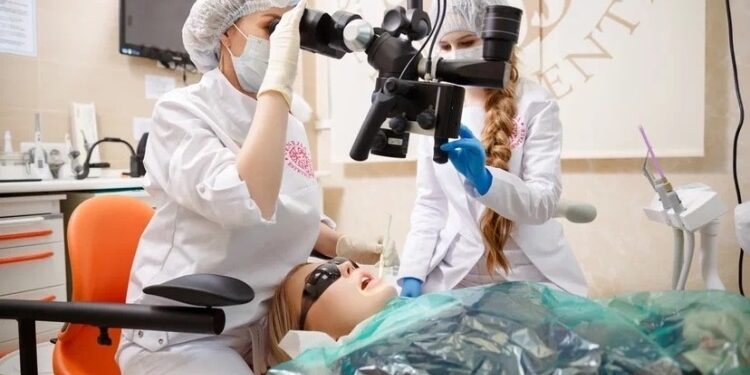 Почему выбирают SimClinic: современные технологии и опытные стоматологи