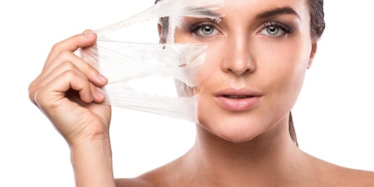 Химический пилинг кожи лица: когда и кому стоит делать процедуру