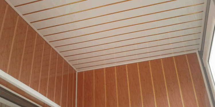 Преимущества и правила отделки стен ПВХ панелями для уютных интерьеров