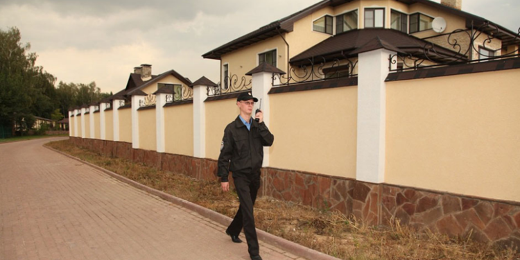 Охрана коттеджа: правила защиты дома, особенности и практические советы