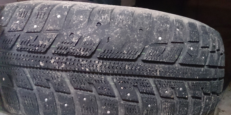 Почему б/у зимняя резина часто безопаснее новой дешевой