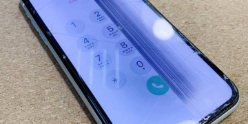 Замена дисплея iPhone: правила выбора сервиса и советы по уходу